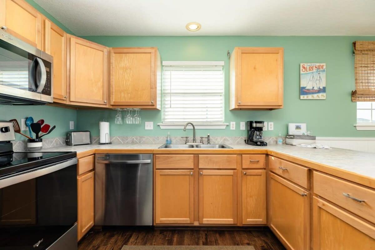 Casa De Las Olas - Huge Fenced Yard, Massive Outdoor Shower, Great Breezes From Deck! Surfside Beach Eksteriør bilde